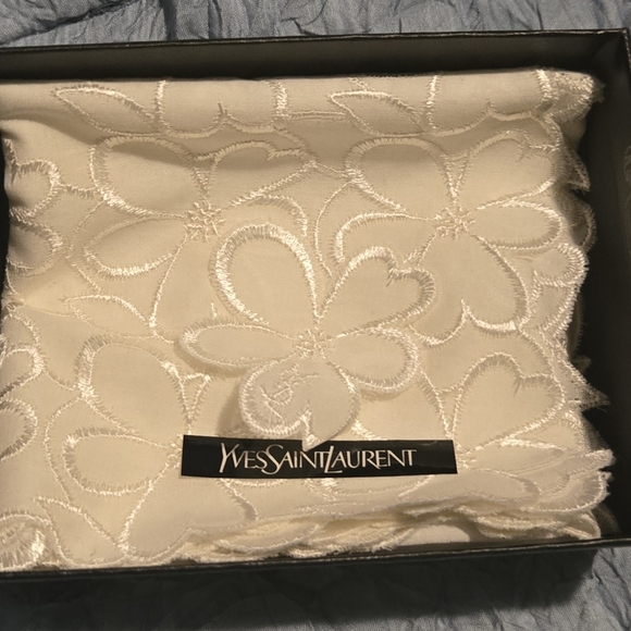 Yves Saint Laurent White Floral Scarf 18 By18 NEW - Picture 3 of 8